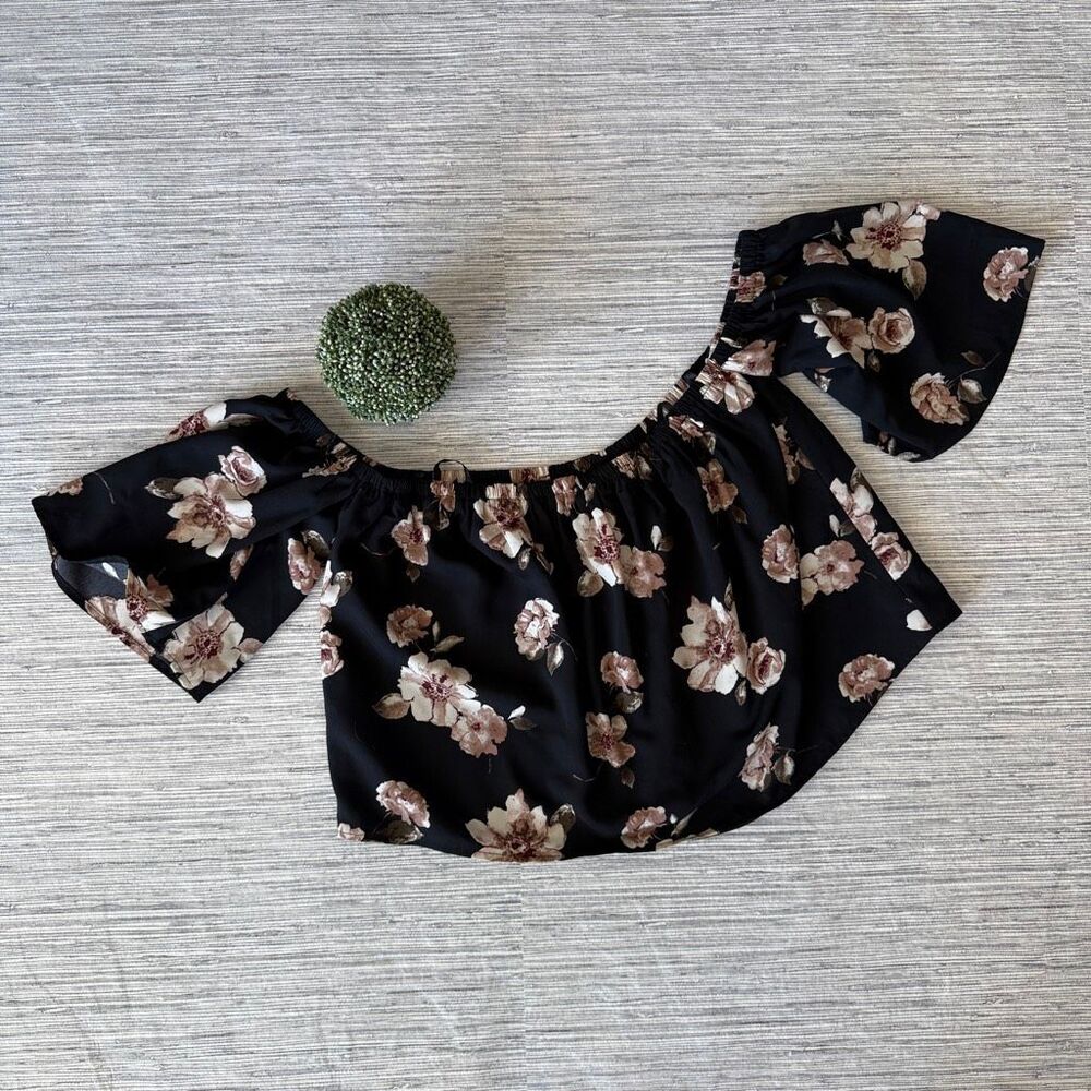 NWT JOA Los Angeles Black Floral Print Off The Shoulder Top Size Small